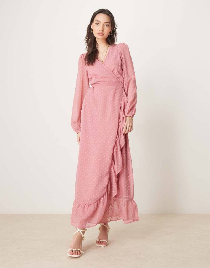 VILA - Langes Wickelkleid aus genopptem Stoff in Rosa mit Rüschendetail von Vila