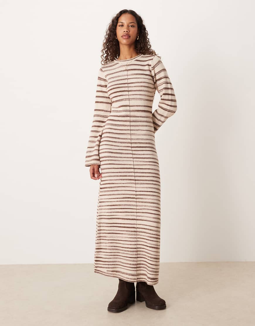 VILA - Maxi-Strickkleid aus Baumwollmix in Cremeweiß mit abstraktem Strichmuster VILA - Maxi-Strickkleid aus Baumwollmix in Cremeweiß mit abstraktem Strichmuster von Vila