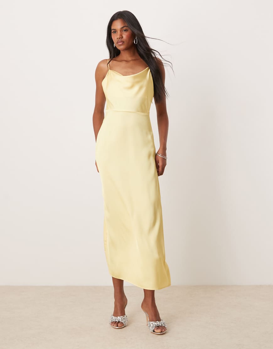 VILA - Maxikleid aus Satin in Bananengelb mit Wasserfallausschnitt VILA - Maxikleid aus Satin in Bananengelb mit Wasserfallausschnitt von Vila