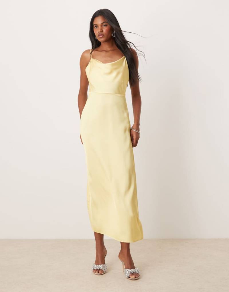 VILA - Maxikleid aus Satin in Bananengelb mit Wasserfallausschnitt von Vila