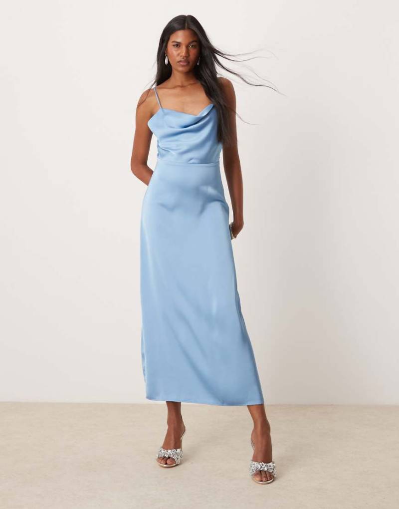 VILA - Maxikleid aus Satin in Glücksblau mit Wasserfallausschnitt von Vila