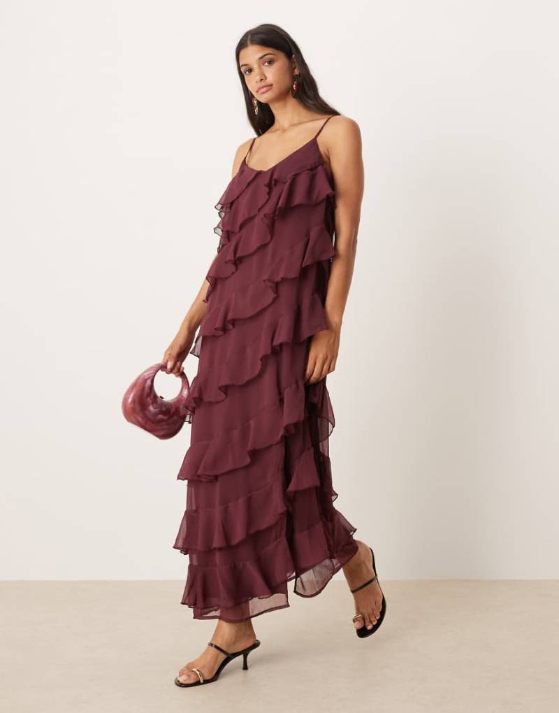 VILA - Maxikleid in Burgunderrot mit Seitenschlitz und asymmetrischen Rüschen von Vila
