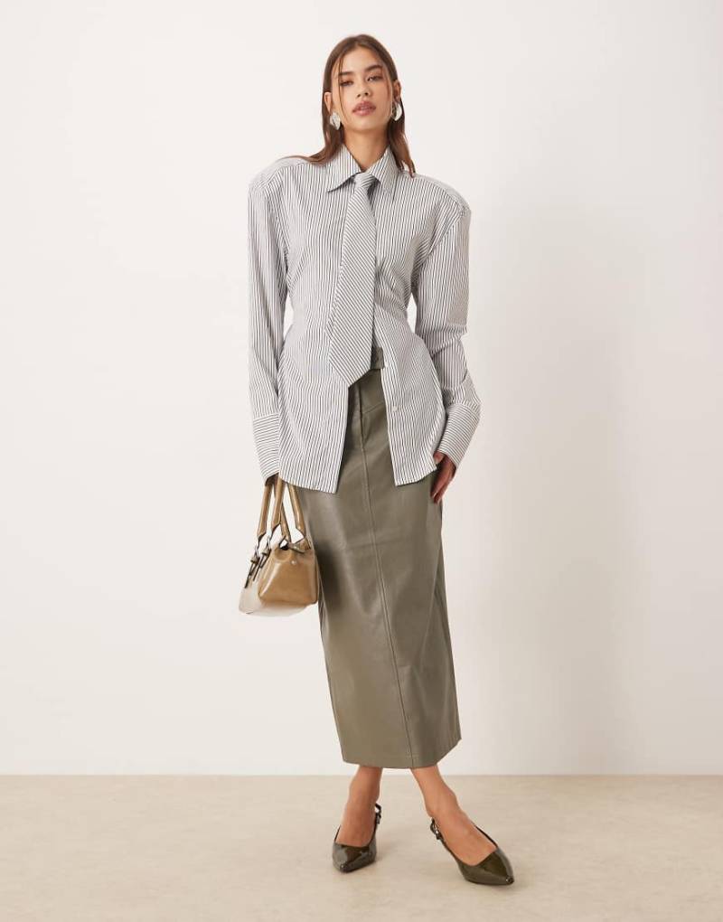 VILA - Midirock aus Kunstleder in dunklem Olivgrün mit Ziernaht von Vila