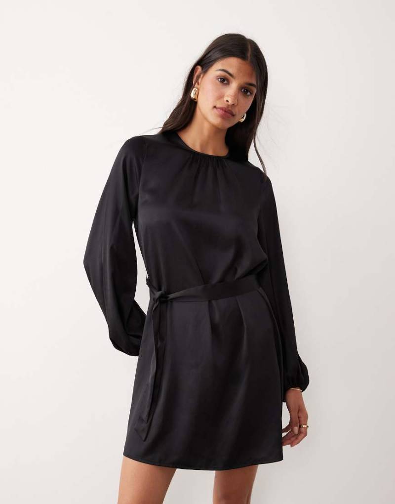 VILA - Minikleid in Schwarz aus Satin mit Ballonärmeln und Bindegürtel von Vila