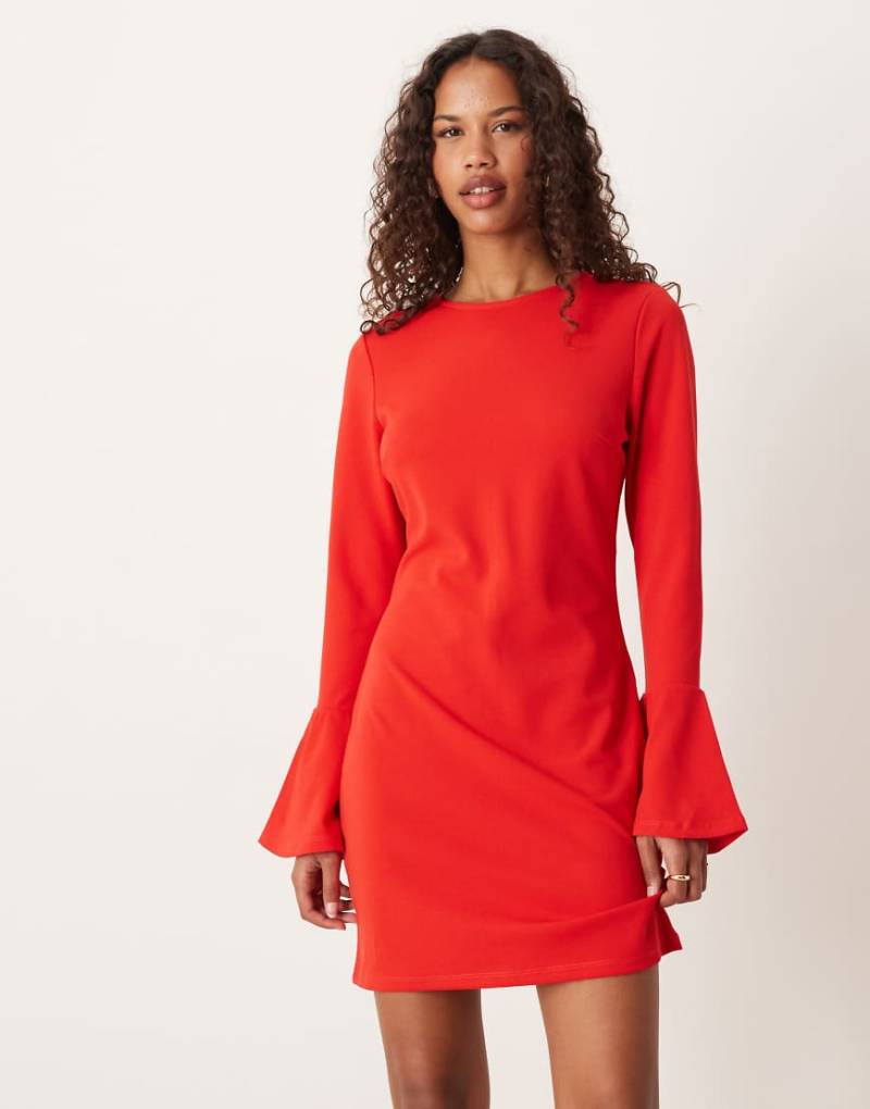 VILA - Satin-Minikleid in Rot mit ausgestellten Ärmeln von Vila