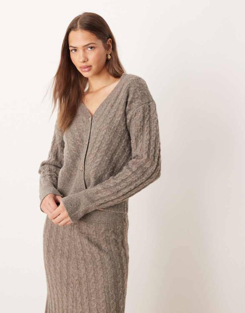 VILA - Strickjacke in meliertem Hellbraun mit Zopfmuster, Kombiteil-Brown von Vila