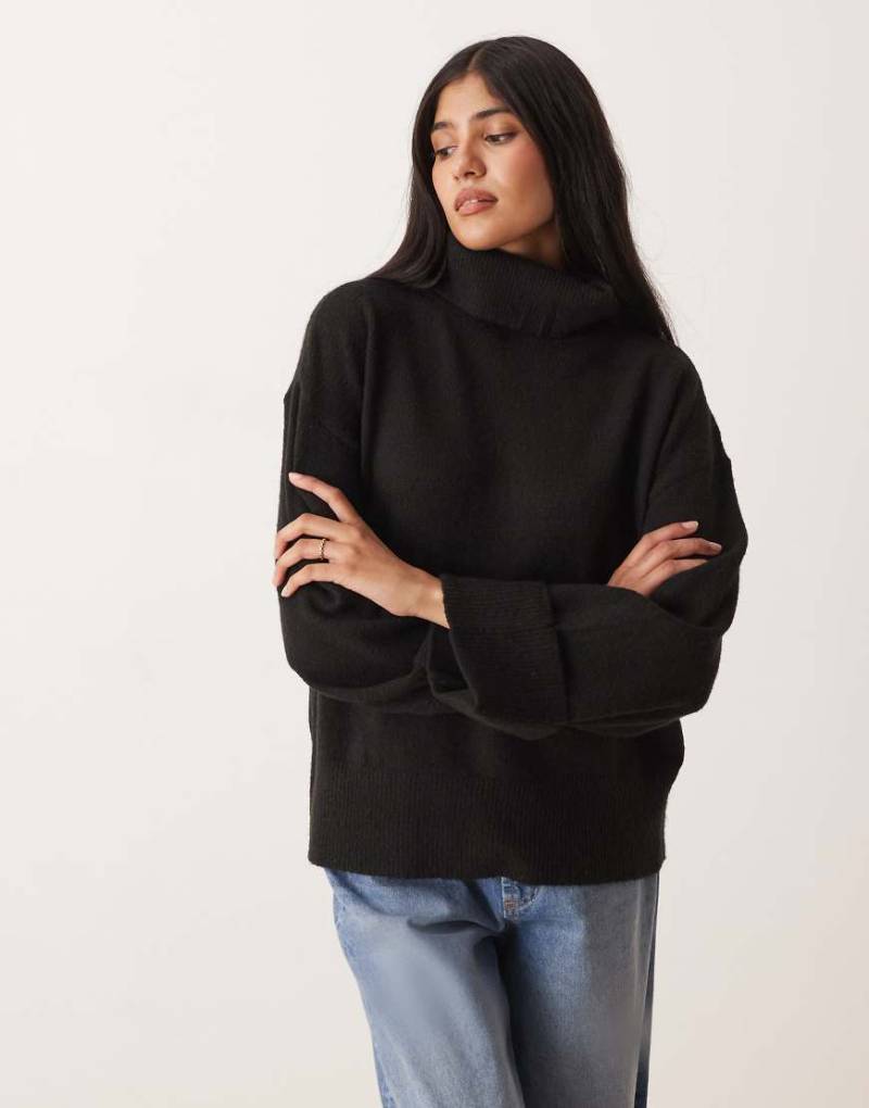 VILA - Strickpullover in Schwarz mit Rollkragen und verzierten Bündchen von Vila