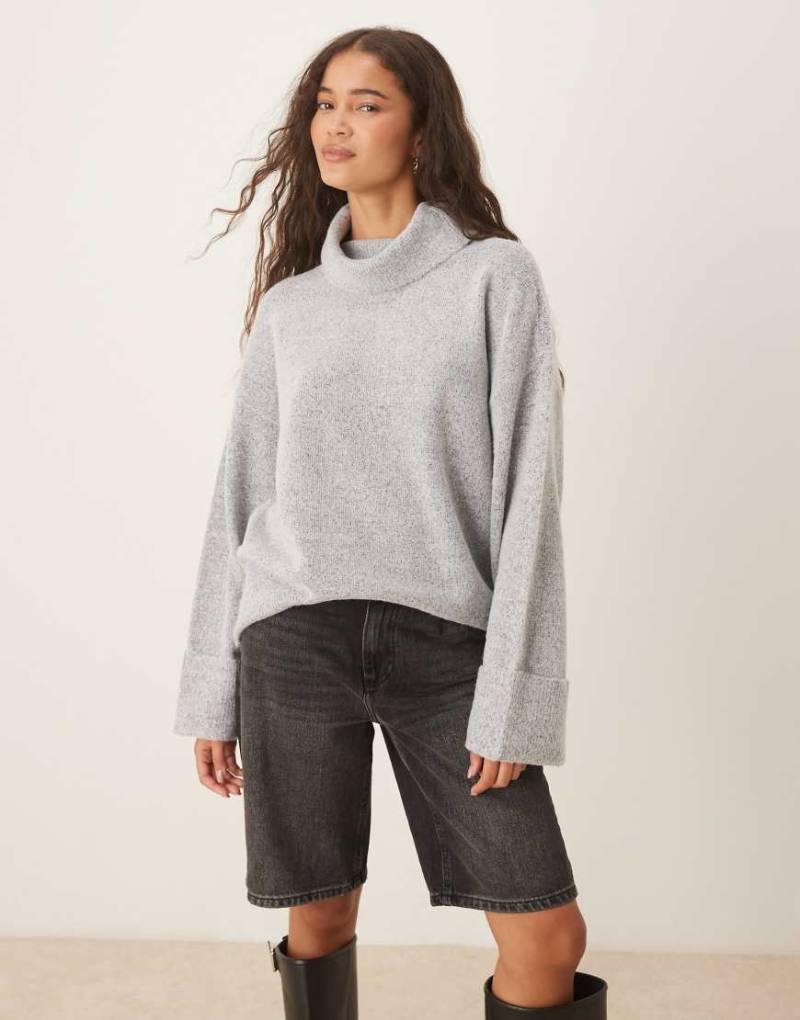 VILA - Strickpullover in meliertem Hellgrau mit Rollkragen und Bündchen-Detail von Vila