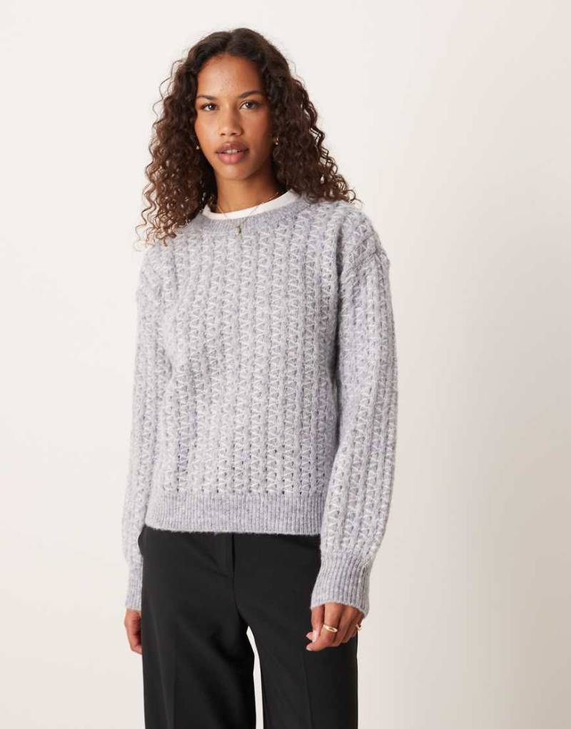 VILA - Strickpullover in meliertem Mittelgrau mit diagonalem Muster von Vila