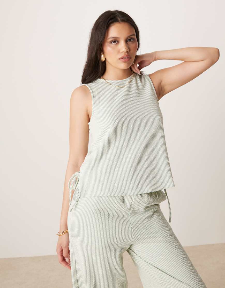 VILA - Strukturiertes, ärmelloses, gestreiftes Oberteil in Grün und Cremeweiß mit seitlichem Bindedetail, Kombiteil von Vila