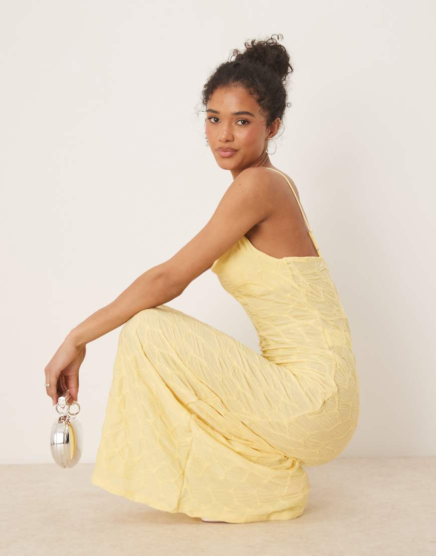 VILA - Strukturiertes Maxi-Trägerkleid aus Jersey in Blassgelb von Vila