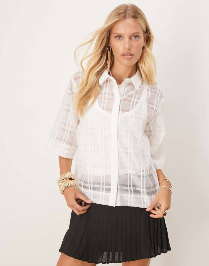 VILA - Transparentes Karohemd in Wollweiß VILA - Transparentes Karohemd in Wollweiß von Vila