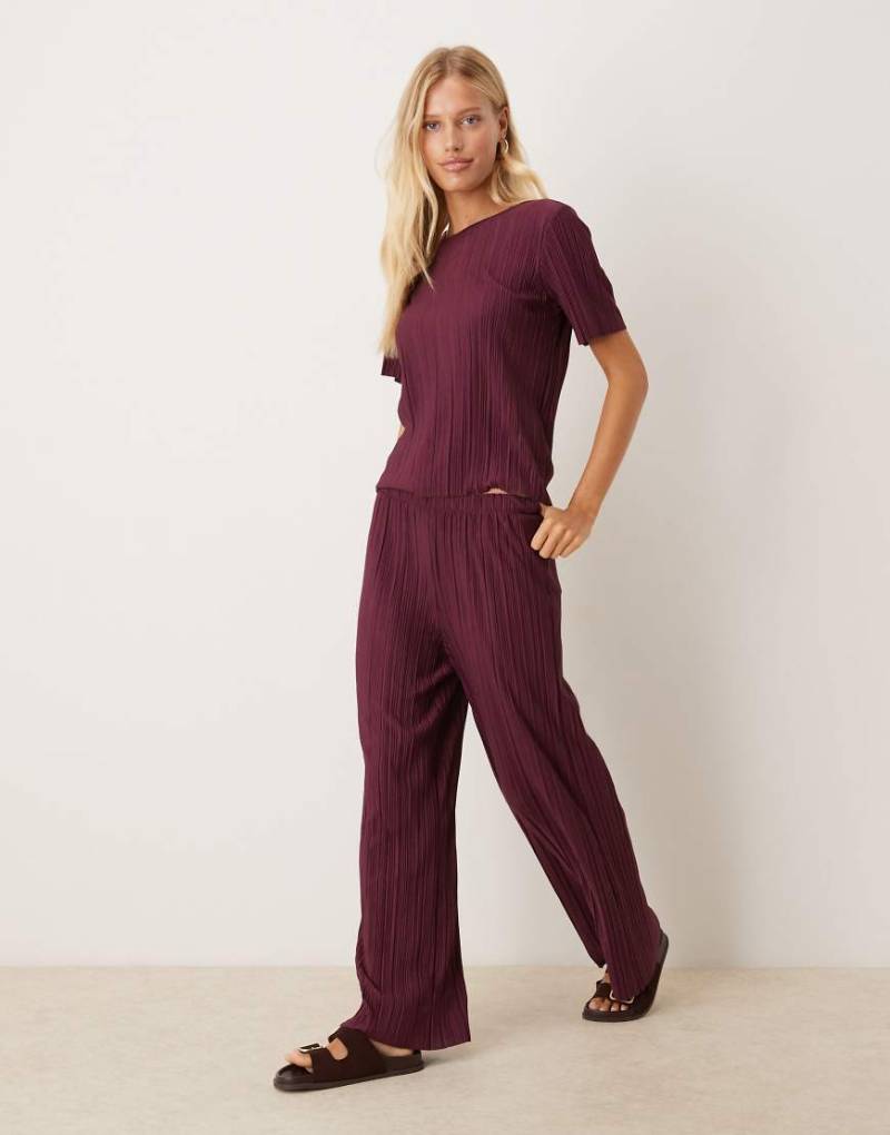 VILA - Weit geschnittene Plissee-Hose in Burgunderrot, Kombiteil von Vila