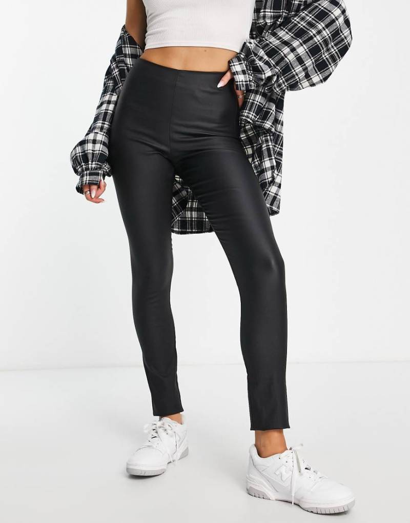 Vila - Beschichtete Leggings in Schwarz mit Reißverschluss hinten von Vila