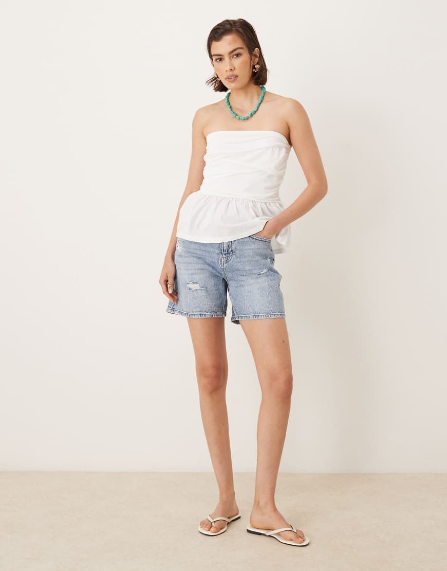 Vila - Boyfriend Fit Jeansshorts in Hellblau mit hohem Bund und Abnutzungsdetails von Vila