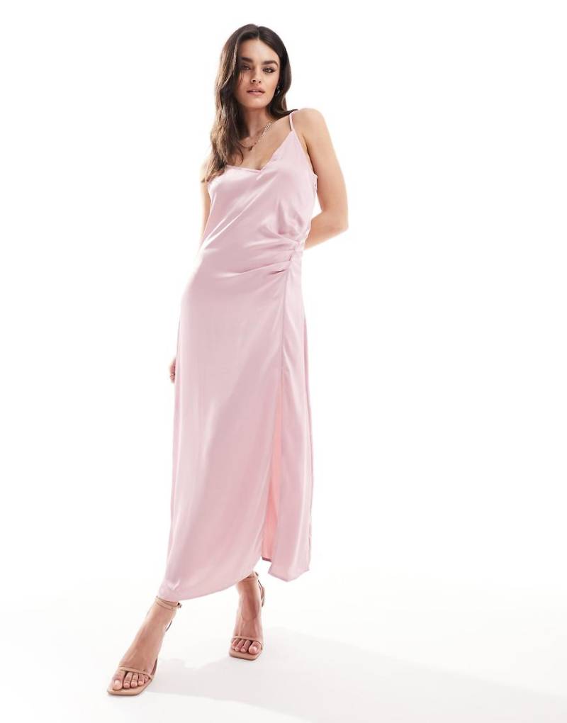 Vila - Bridesmaid - Maxikleid aus Satin in Hellrosa mit seitlicher Raffung von Vila