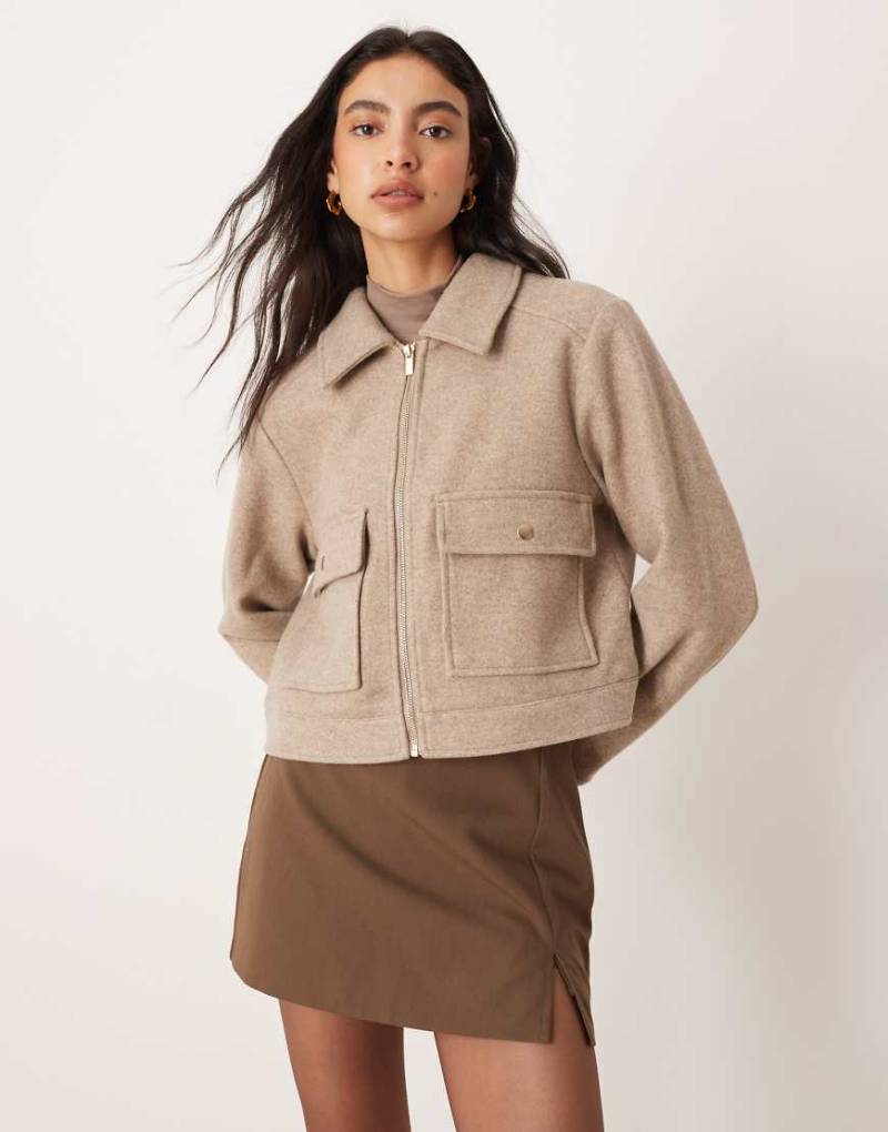 VILA - Kurze Kunstwolljacke in Hellbraun mit großen Taschen-Brown von Vila