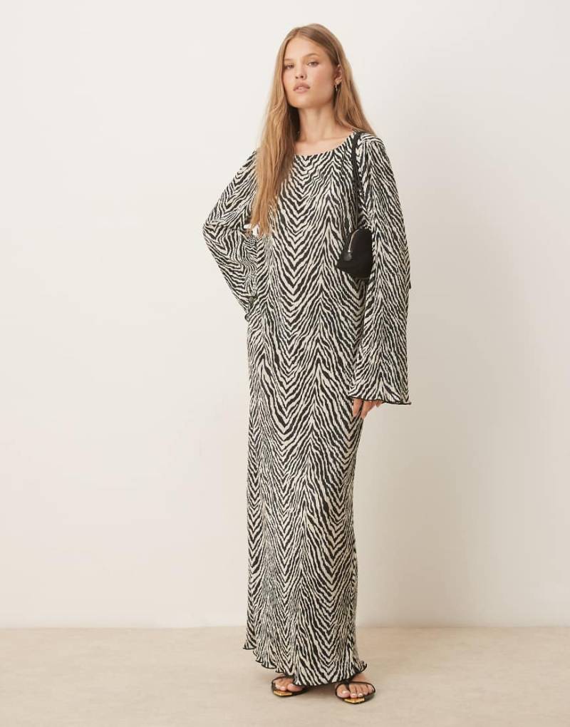 Vila - Langärmliges Maxikleid mit Zebramuster in Schwarz und Weiß von Vila