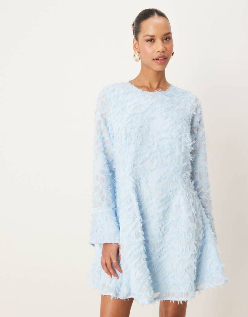 Vila - Langärmliges Minikleid in Pastellblau mit Feder-Details von Vila