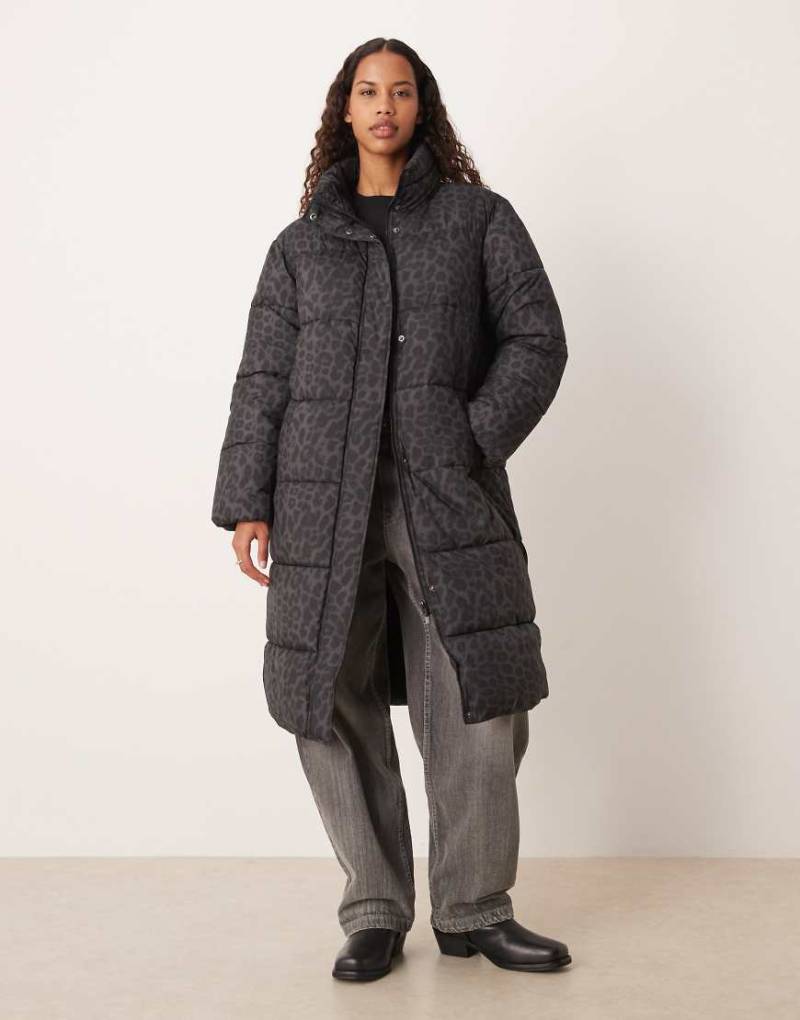 Vila - Longline-Pufferjacke mit farblich abgestimmtem Leopardenmuster-Schwarz von Vila