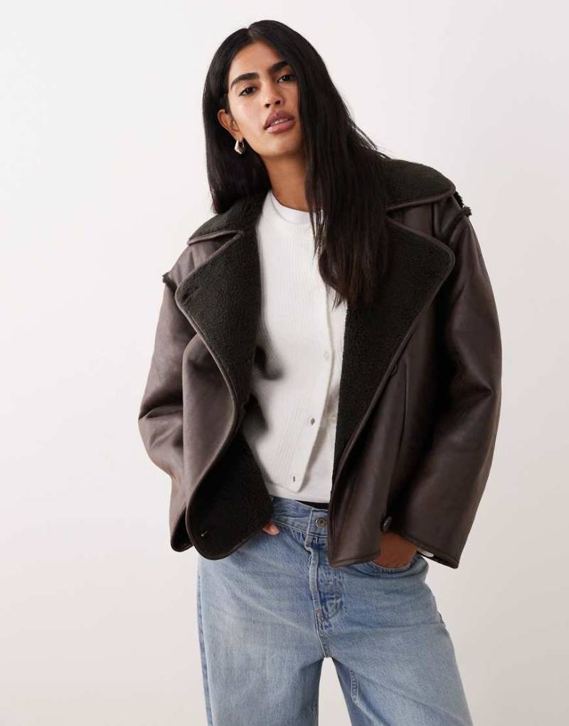 Vila - Wendbare Jacke aus Lammfellimitat in Dunkelbraun-Brown von Vila