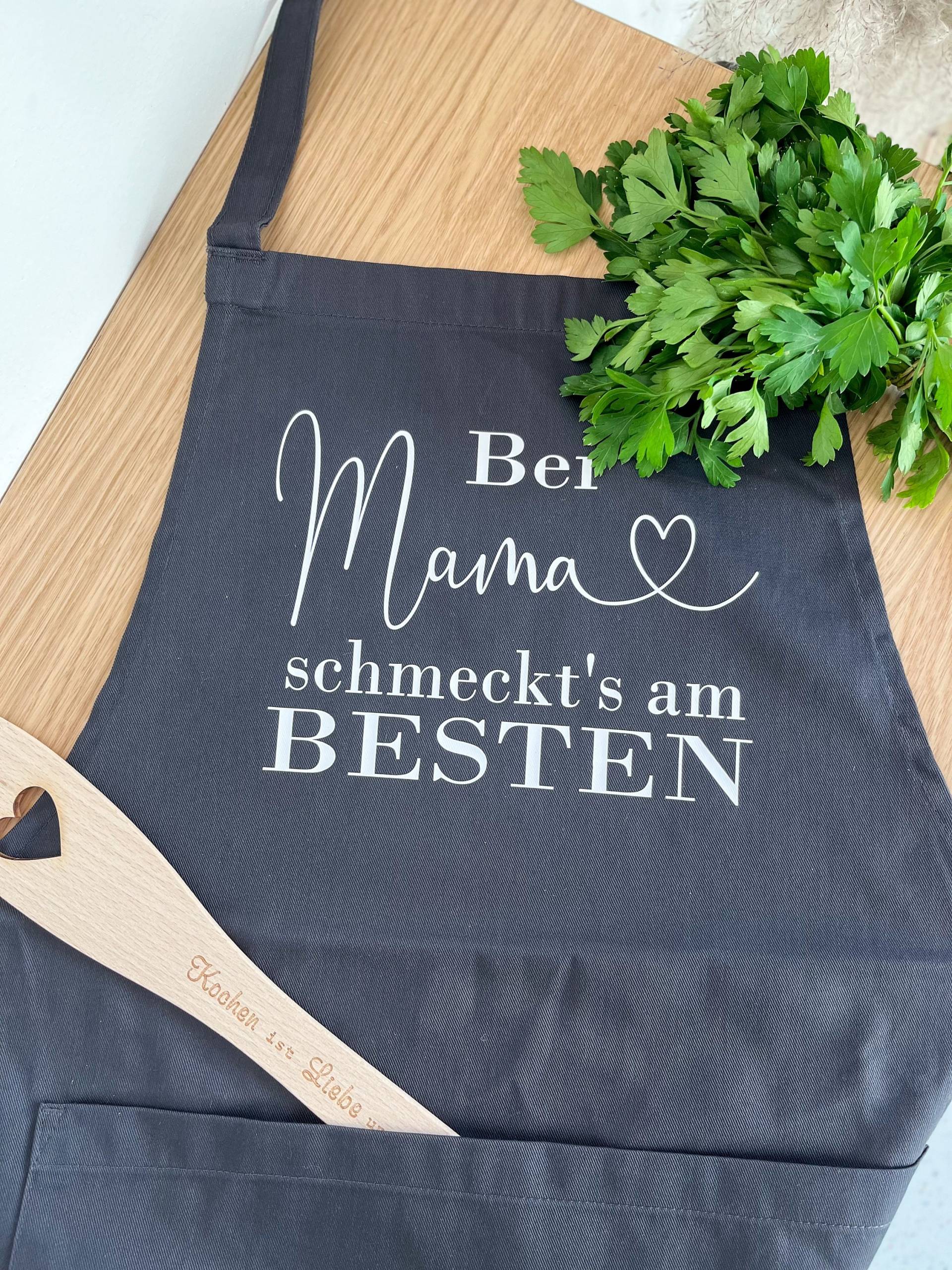Kochschürze Mama | Muttertag Geschenk Backschürze Geburtstagsgeschenk Ostern Weihnachten Deko Küche Geschenkidee Grau Vilive von ViliveDE