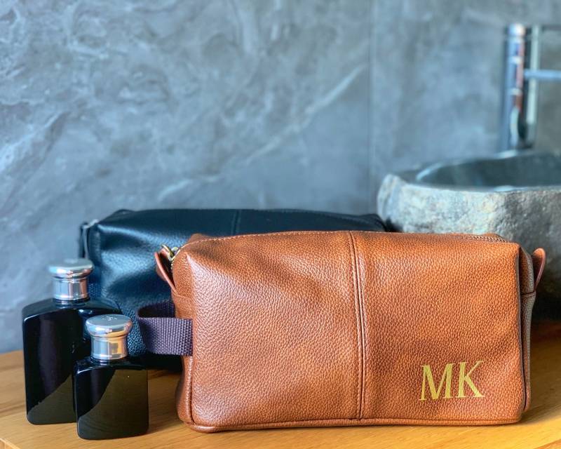 Kulturtasche Männer Personalisiert Mit Initial Oder Name | Geschenkidee Kulturbeutel Freund Bruder Weihnachtsgeschenk Opa von ViliveDE