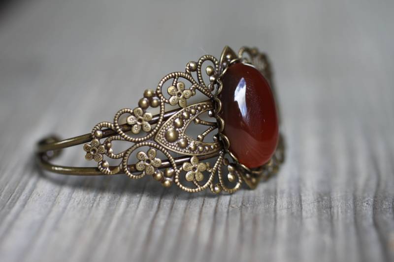 Bronze Armreif Mit Großem Edelstein Cabochon Achat Rot Boho Unikat Vintage Look Bohoschmuck Hippie Bronze Armreif Mit Großem Edelstein Cabochon Achat Rot Boho Unikat Vintage Look Bohoschmuck Hippie von VillaRosaSchmuck