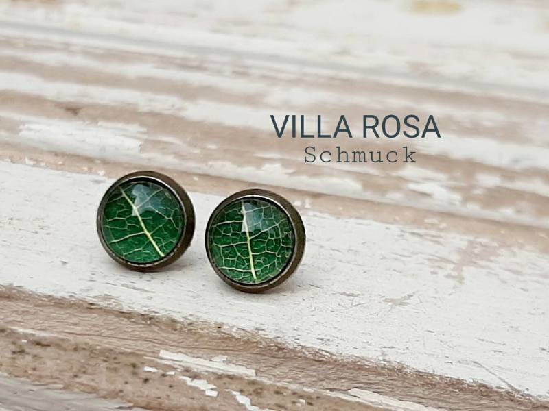 Echtes Blatt Kleine Ohrstecker 8 Mm Natürliches Unter Glas Grün Naturschmuck Cabochonschmuck Waldelfe Wald von VillaRosaSchmuck