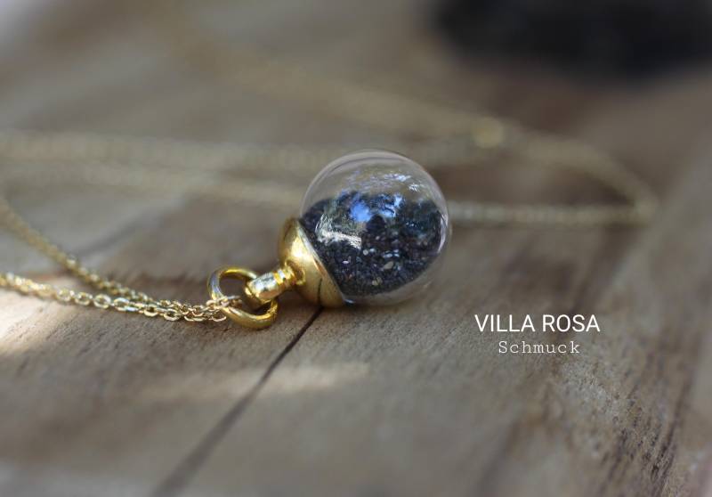 Goldkette Sterling Silber Vergoldet 50 cm Schwarzer Lavasand in Glaskugel 16mm Glaskugelschmuck Natur Reise Strand Sand Insel La Gomera Goldkette Sterling Silber Vergoldet 50 cm Schwarzer Lavasand in Glaskugel 16mm Glaskugelschmuck Natur Reise Strand Sand Insel La Gomera von VillaRosaSchmuck