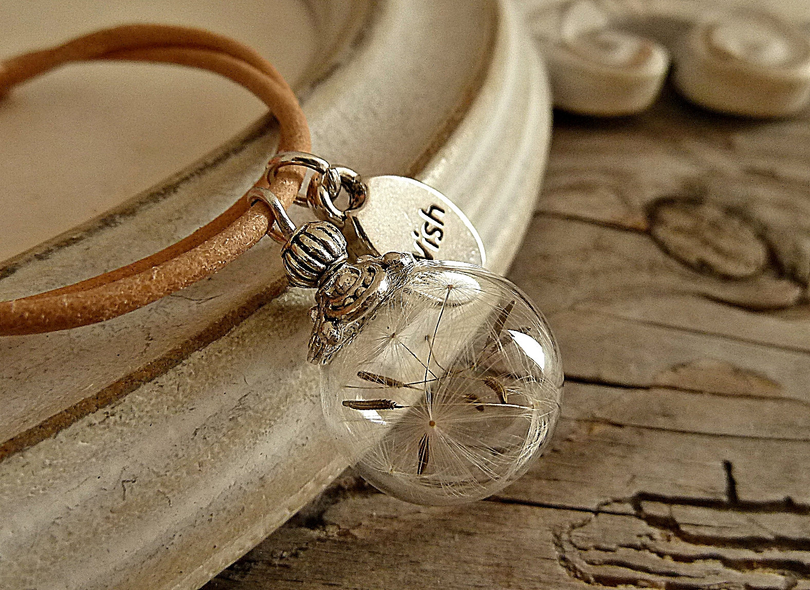 Kurze Pusteblumen Kette Mini & Naturlederband von VillaRosaSchmuck