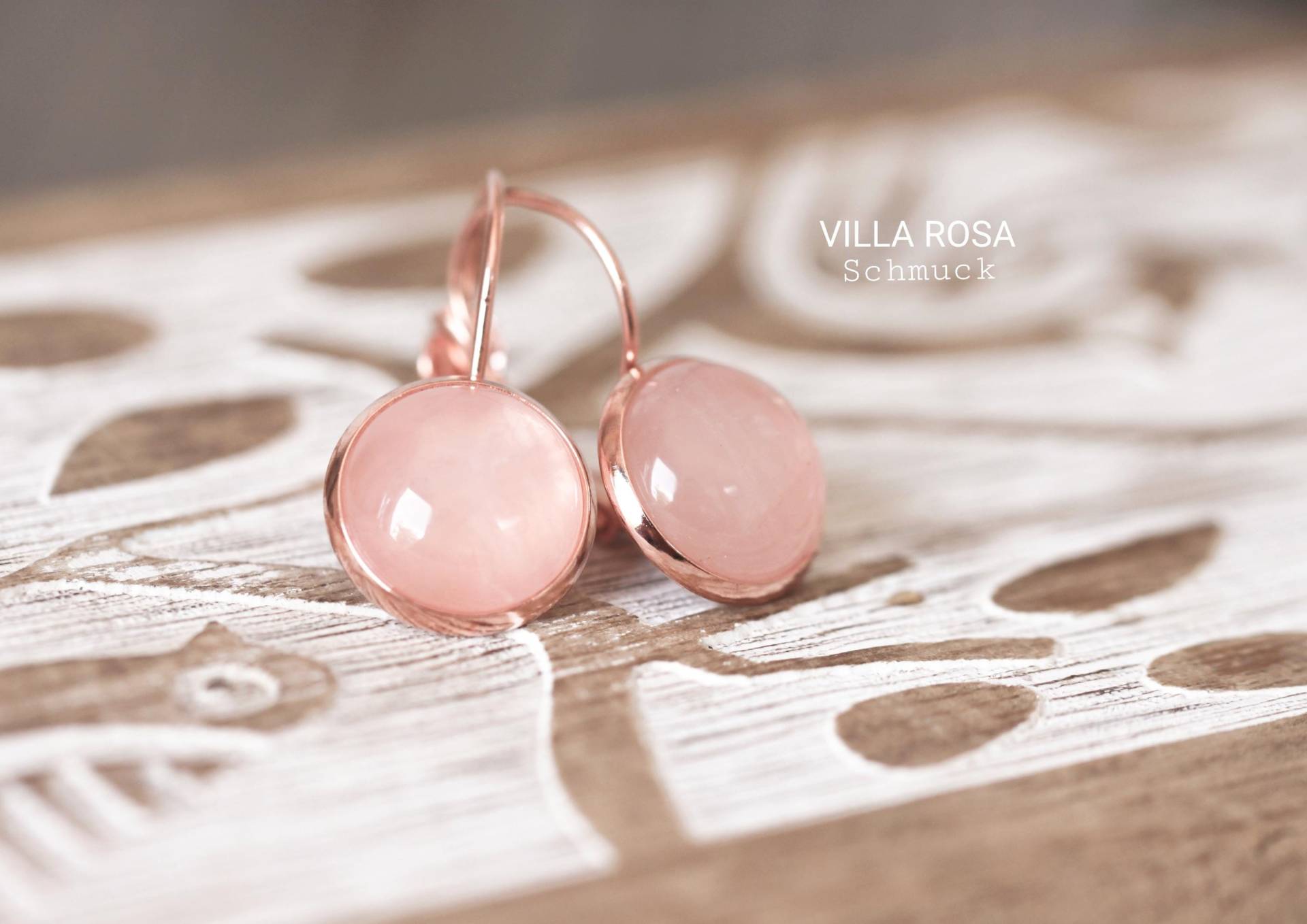Rosenquarz Ohrringe 12mm Feminin Fein Rosegoldschmuck Geschenk Edelstein Rosa Geburtstagsgeschenk Edelsteinschmuck Lieblingsstück Rosenquarz Ohrringe 12mm Feminin Fein Rosegoldschmuck Geschenk Edelstein Rosa Geburtstagsgeschenk Edelsteinschmuck Lieblingsstück von VillaRosaSchmuck