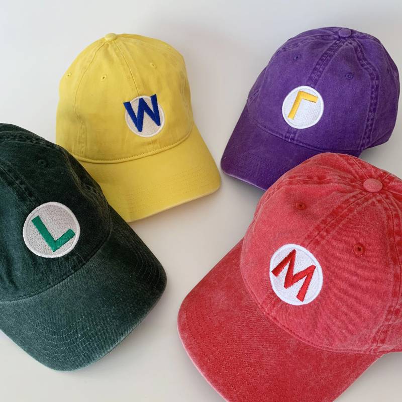 Super Mario Bros Cap Gestickte Washed Baumwollmütze Mütze Luigi Wario Waluigi Bowser Peach Kröte Ei Kostüm Halloween Super Mario Bros Cap Gestickte Washed Baumwollmütze Mütze Luigi Wario Waluigi Bowser Peach Kröte Ei Kostüm Halloween von VillageMode
