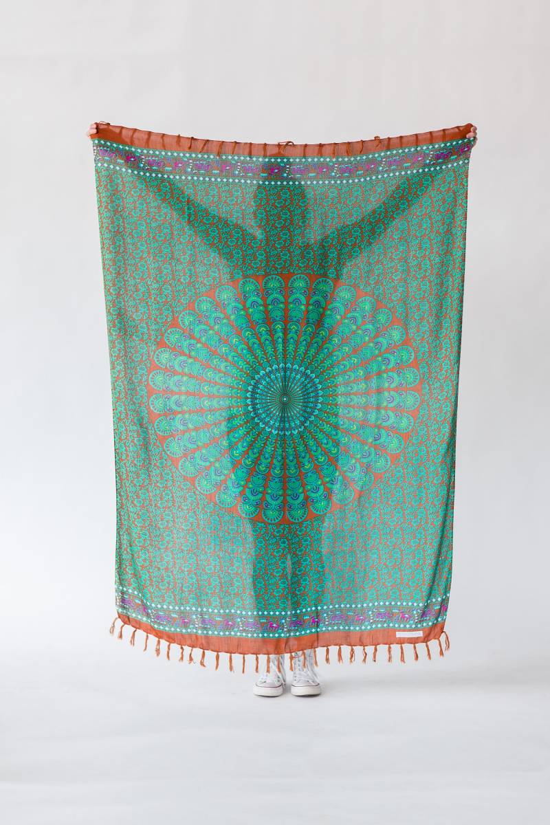 Jade | Frauen Boho Textil, Strand Sarong, Moderner Wandteppich, Pareo, Schal, Kopf + Körper Wrap, Picknickdecke, Wandbehang, Coverup von VillageThrive