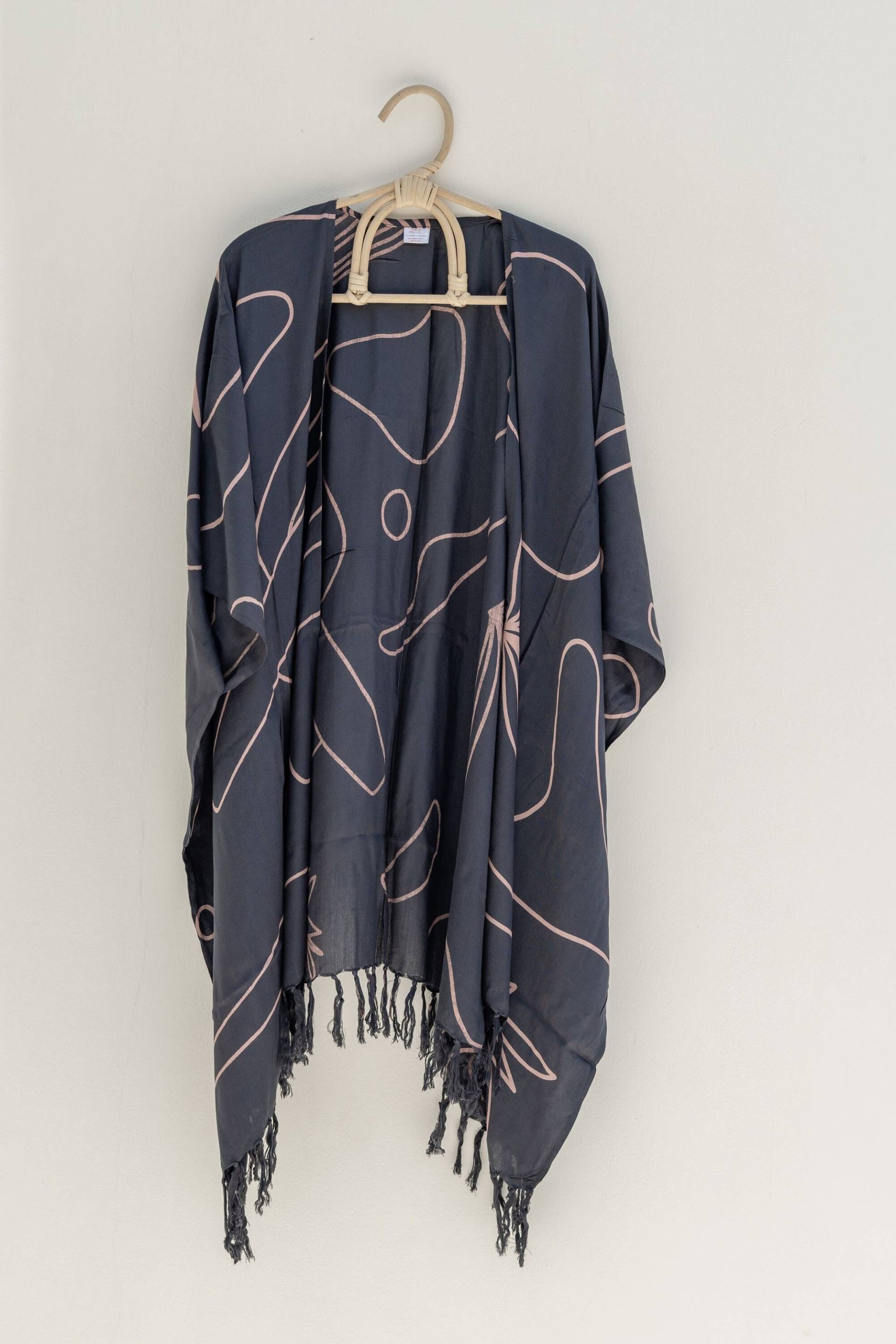 Wüsten Kimono in Anthrazit Wüsten Kimono in Anthrazit von VillageThrive