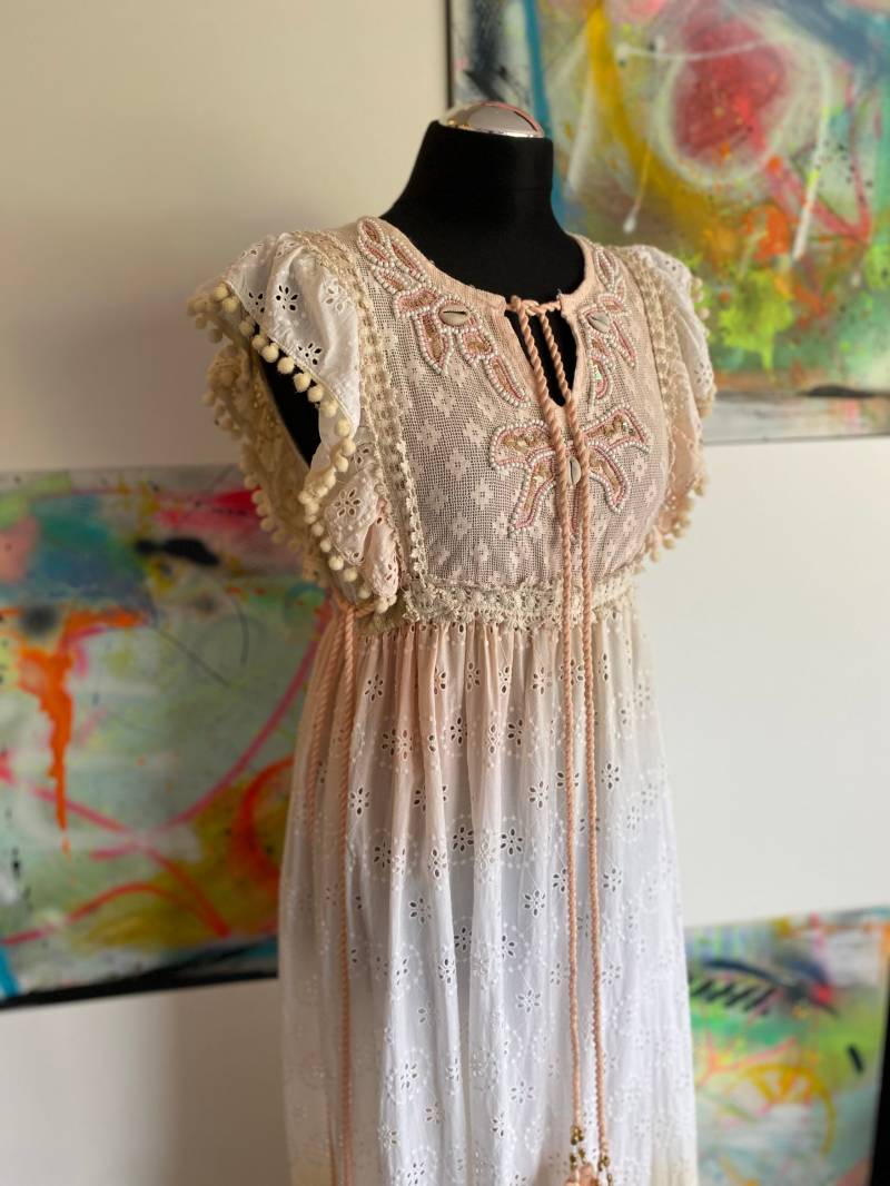 Besticktes Maxikleid//Rosé//Spring// Boho// Must Have//Maxikleid Mit Stickerei//Lange Baumwollkleider//Perlenbesetzt// von Villakunterbunt12