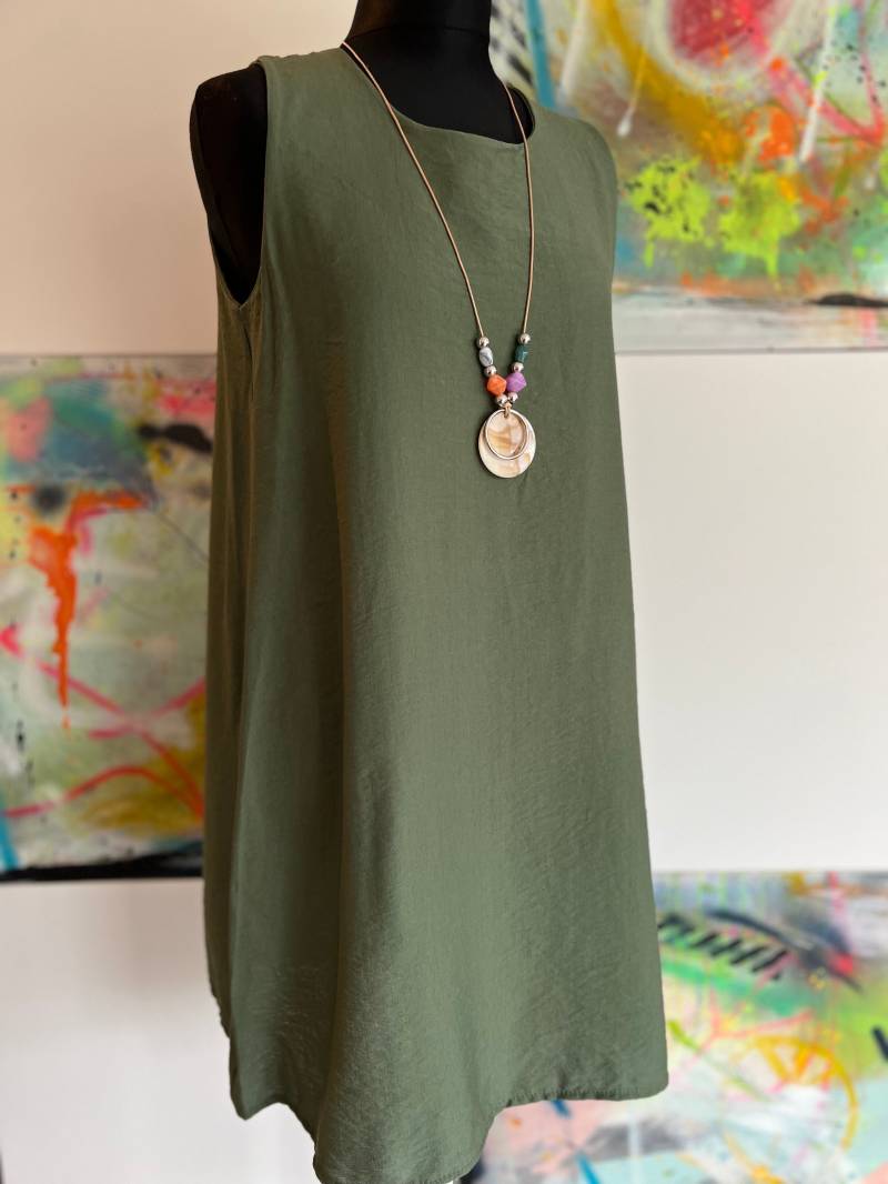 Kleid//Boho Style//Khaki//Knielanges Kleid//Mit Halskette// von Villakunterbunt12