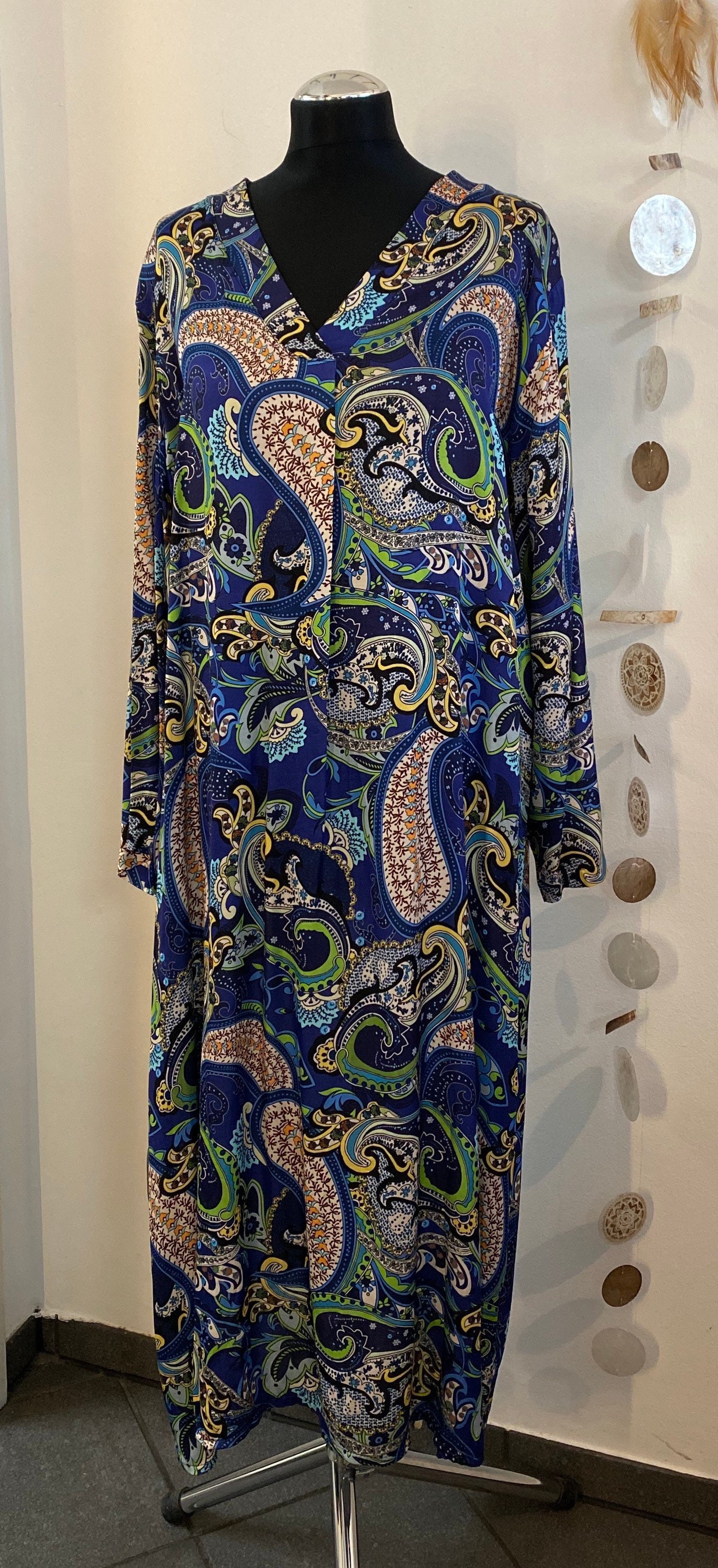 Langes Seidiges Kleid //Blau//Gemustert//Spring// Boho// Must Have// Oversized//Maxikleid//Langarm Langes Seidiges Kleid //Blau//Gemustert//Spring// Boho// Must Have// Oversized//Maxikleid//Langarm von Villakunterbunt12