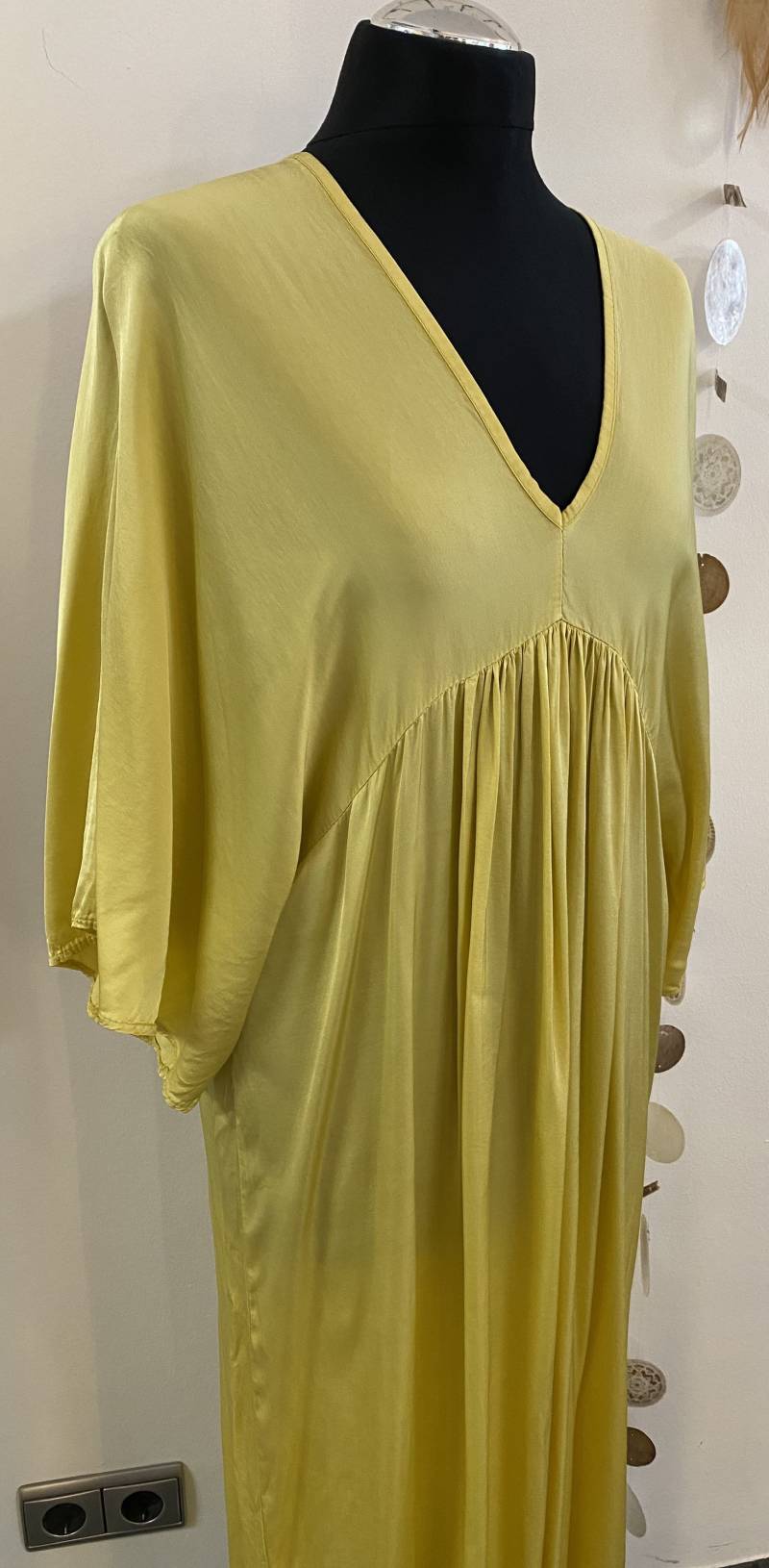 Langes Seidiges Kleid //Senfton//Spring// Boho// Must Have// Oversized//Maxikleid// von Villakunterbunt12
