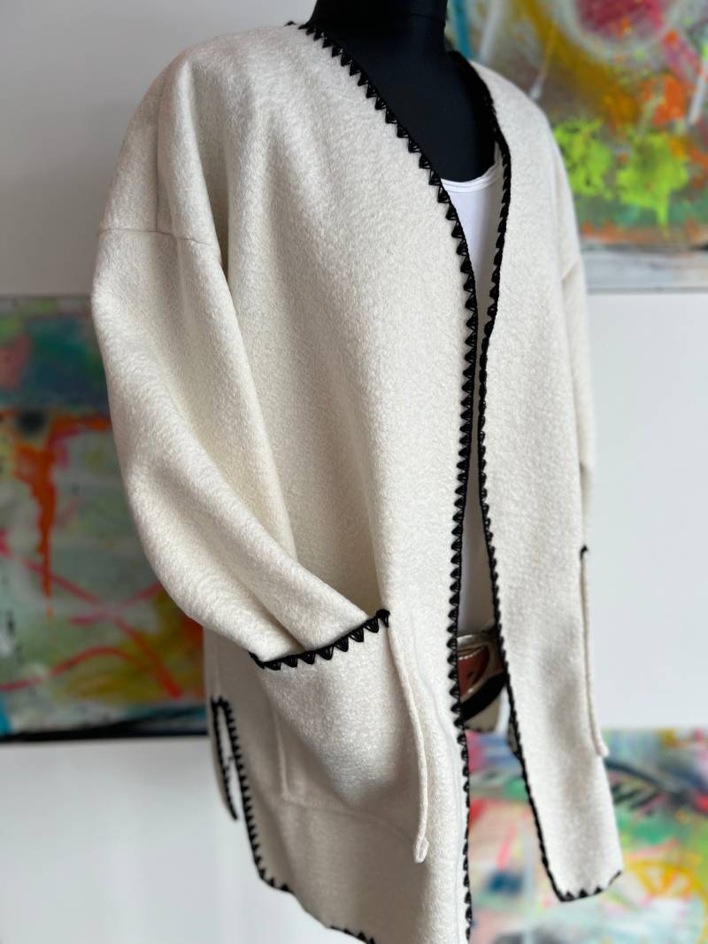 Übergangsjacke//Häckelsaum//Cardigan//Strickjacke//Weiss//Größe 36-42//Must Have//Kuschelige Strickjacke// von Villakunterbunt12