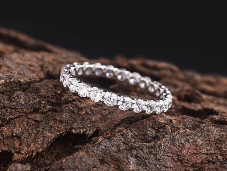 18K Massivgold Diamant Voll Eternity Band, Unendlicher Hochzeitsring, Weißer Gold Design von VimleshBadaya