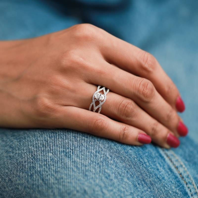 Lab Made Diamantring Mit Band | Oval Geschnittener Umweltfreundlicher Solitär Einzigartige Zertifizierte Verlobungsring von VimleshBadaya