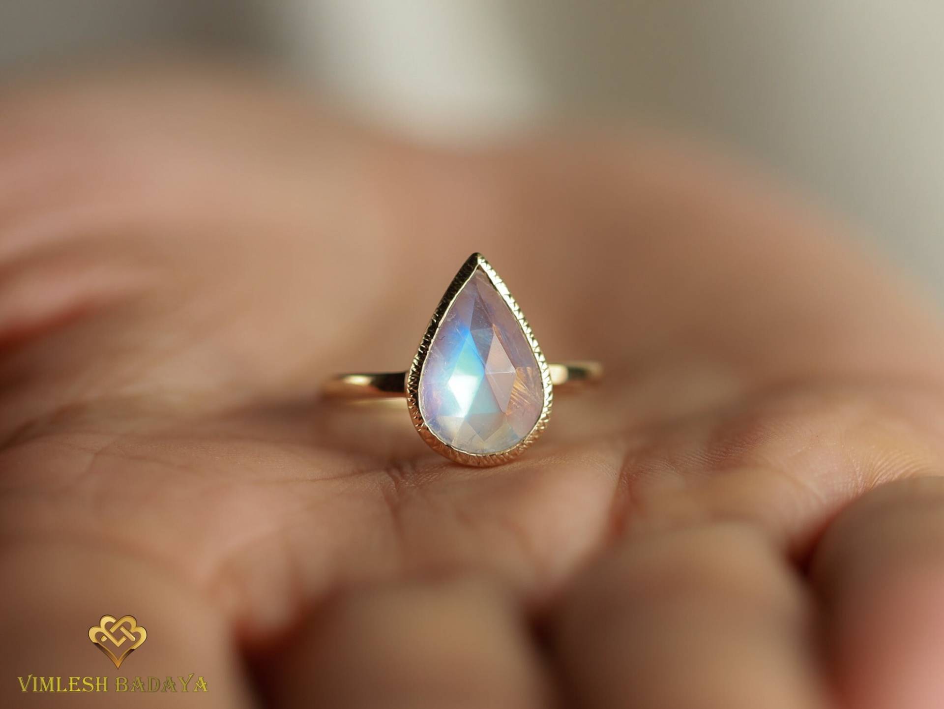 Regenbogen Mondstein Ring, Großer Statement Pear Cut Verlobung, Jubiläumsgeschenk Für Sie, Jubiläumsgeschenk, Juni Geburtsstein von VimleshBadaya