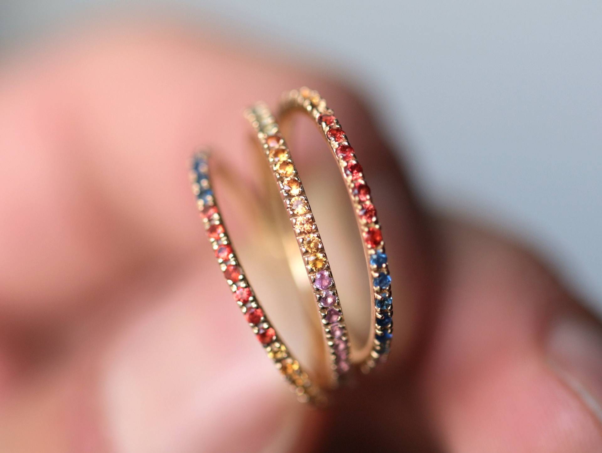Regenbogen Saphir Voll Eternity Ring - Atemberaubender Ehering 1mm Pave Pink Perfekter Farbenfroher Hochzeitsschmuck von VimleshBadaya