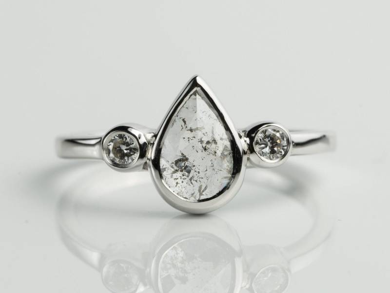 Salz Und Pfeffer Diamant Verlobungsring | Pear Cut Drei Stein Rosenschliff Ring Solid Gold Lünette Einstellung 14K 18K 9K Geschenk Für Sie von VimleshBadaya