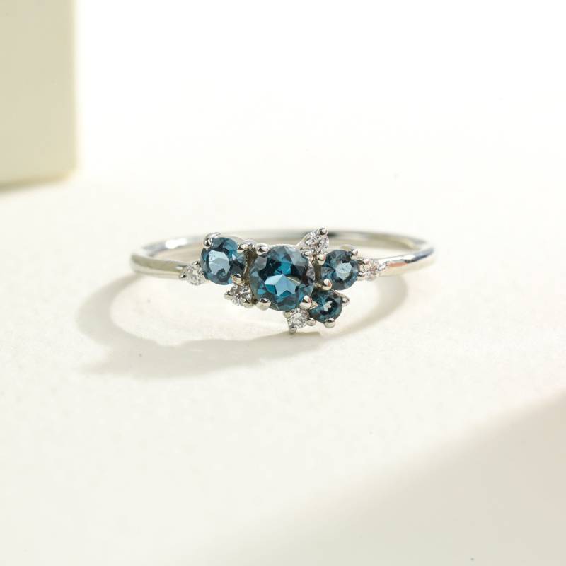 Solid Gold London Blautopas Cluster Ring - Topas & Diamant Verlobungsring Eleganter von VimleshBadaya