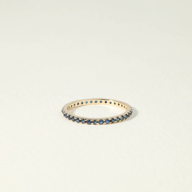 Stapelbar Blauer Saphir Ehering | 1.5mm Solid Gold Ring Elegante Stacking Band, Einzigartige Weihnachtsgeschenk Für Sie von VimleshBadaya