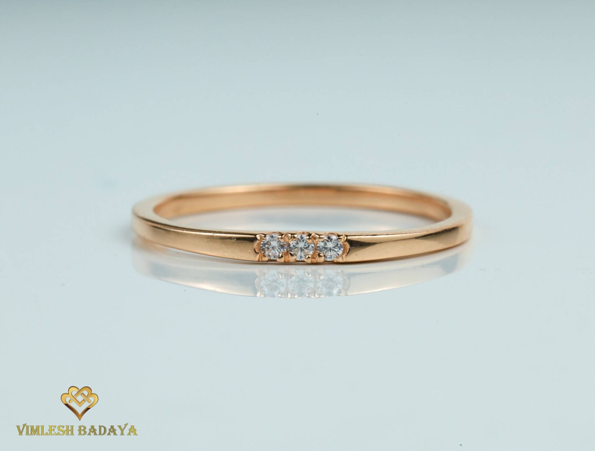 Zierlicher Diamant Stapelring, Golddiamantband, 3 Stein Golddiamantring, Dünner Ring Für Den Alltag von VimleshBadaya