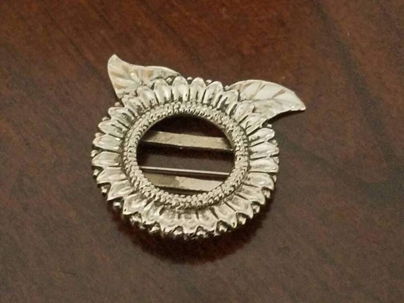 Vintage Silber Blumen Brosche Antike Anstecknadel von Vimsy