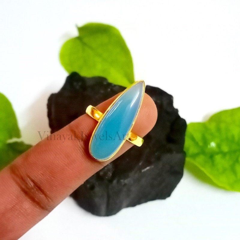 Blauer Chalcedon Edelstein Ring - 10x30mm Pear Shape 925 Sterling Silber 18K Vergoldeter Statement Geschenk Für Frauen von VinayakJewelsArt